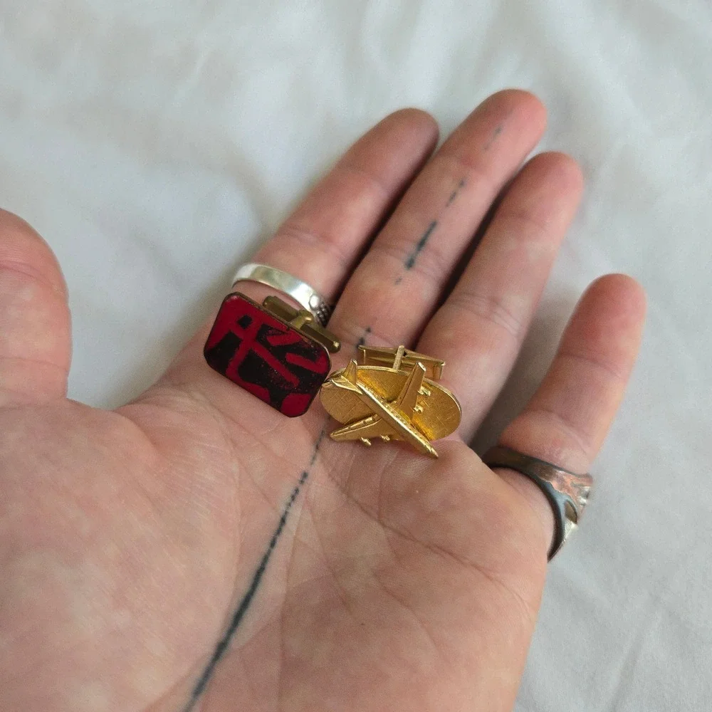 VTG Mismatched Cufflinks Gold Airplane Red Enamel Mens OS Unique Pair Unbranded‎